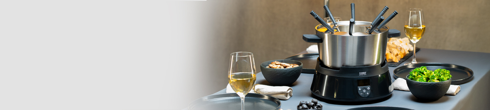 Socializing starts at the table - Enjoyment for up to 8 people