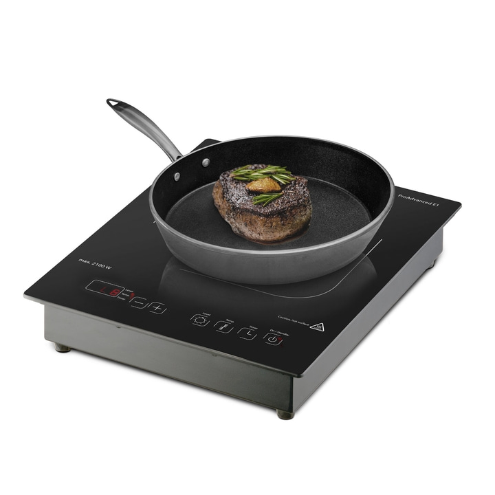 Induktionskochfeld mit Steak in der Pfanne, Bedienfeld, Warnhinweis, ProAdvanced E1, max. 2100 W.
