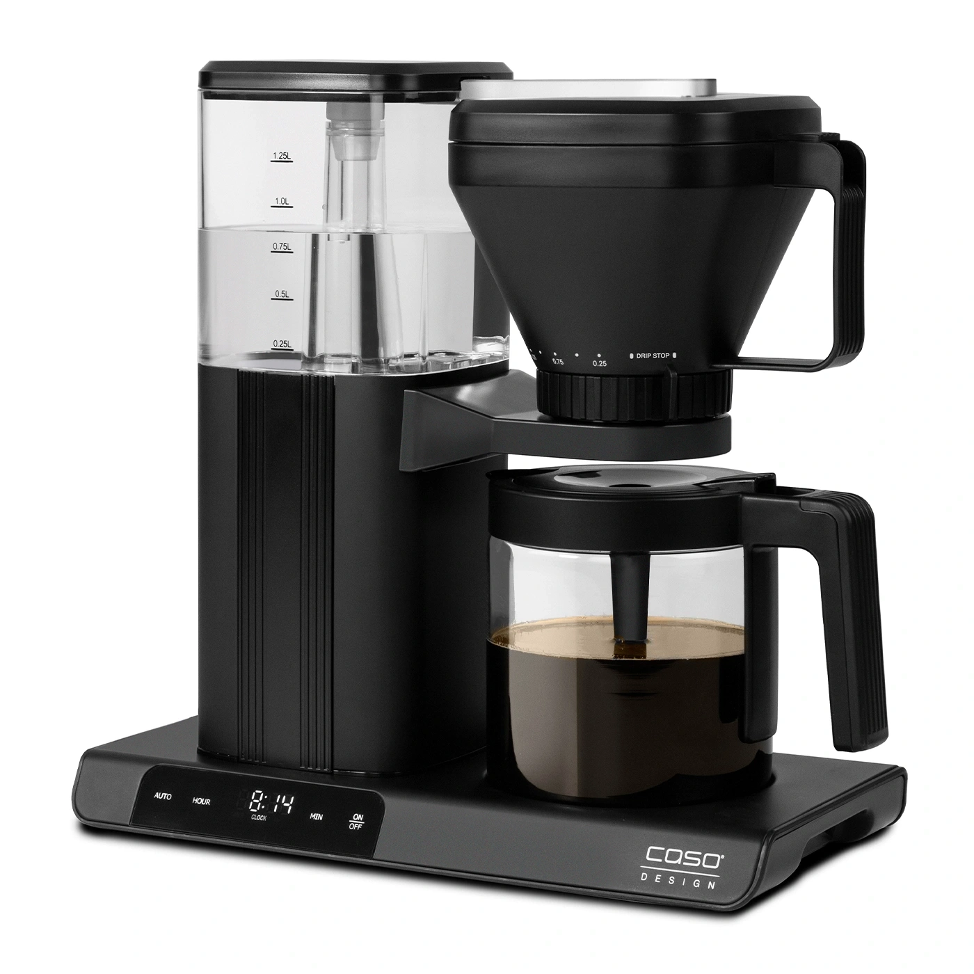 Schwarze Kaffeemaschine mit Wasserbehälter, Filter und Kanne, mit digitaler Uhr.