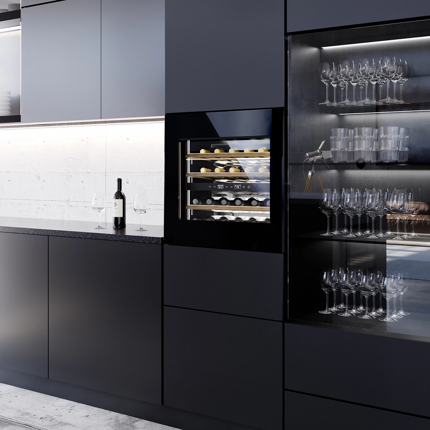 Moderne Küche mit Weinkühler und Gläsern, elegantes Design, dunkle Schränke.