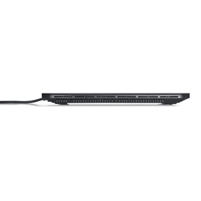 Laptop-Seitenansicht mit Kabel, schwarz, auf weißem Hintergrund, Technologie