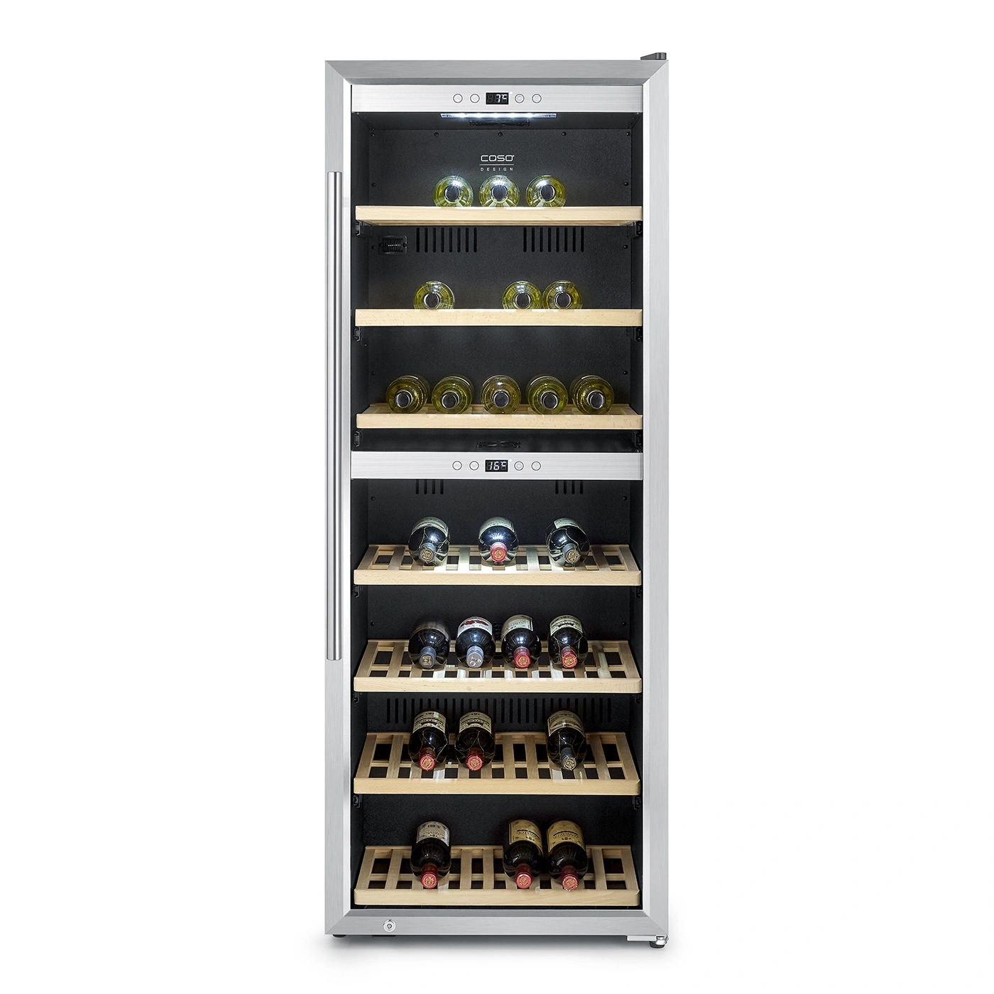 Ein moderner Weinkühlschrank mit Glastür und Holzböden, gefüllt mit Weinflaschen.