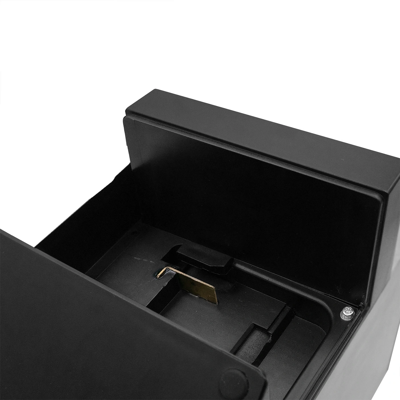 Schwarze Box mit offenem Deckel, Innenansicht, Metallteil, Detailaufnahme