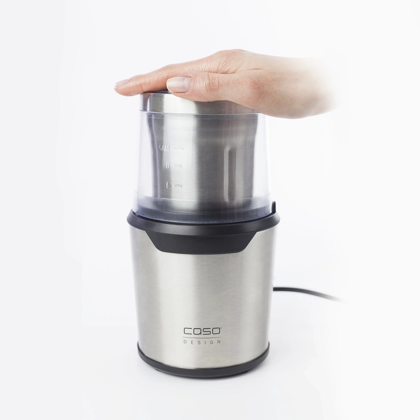 Kaffeemühle mit Hand, Edelstahl, Caso Design, weißer Hintergrund, Stromkabel