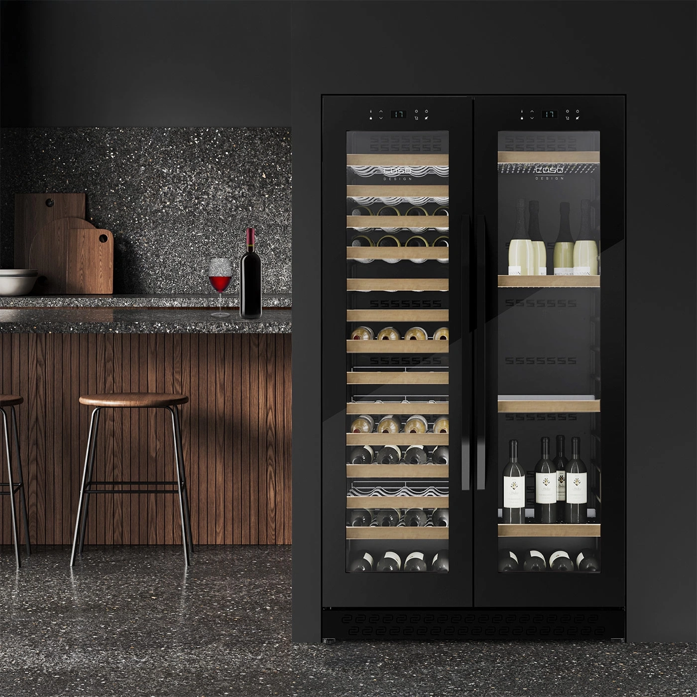 Weinkühlschrank mit Weinflaschen und Gläsern in einer modernen Küche