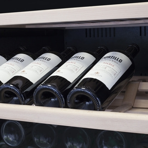 CASO WineComfort 1260 Smart Design Weinkühlschrank, für bis zu 126 Flaschen, 2 Temperaturzonen, Energieeffizienzklasse: G