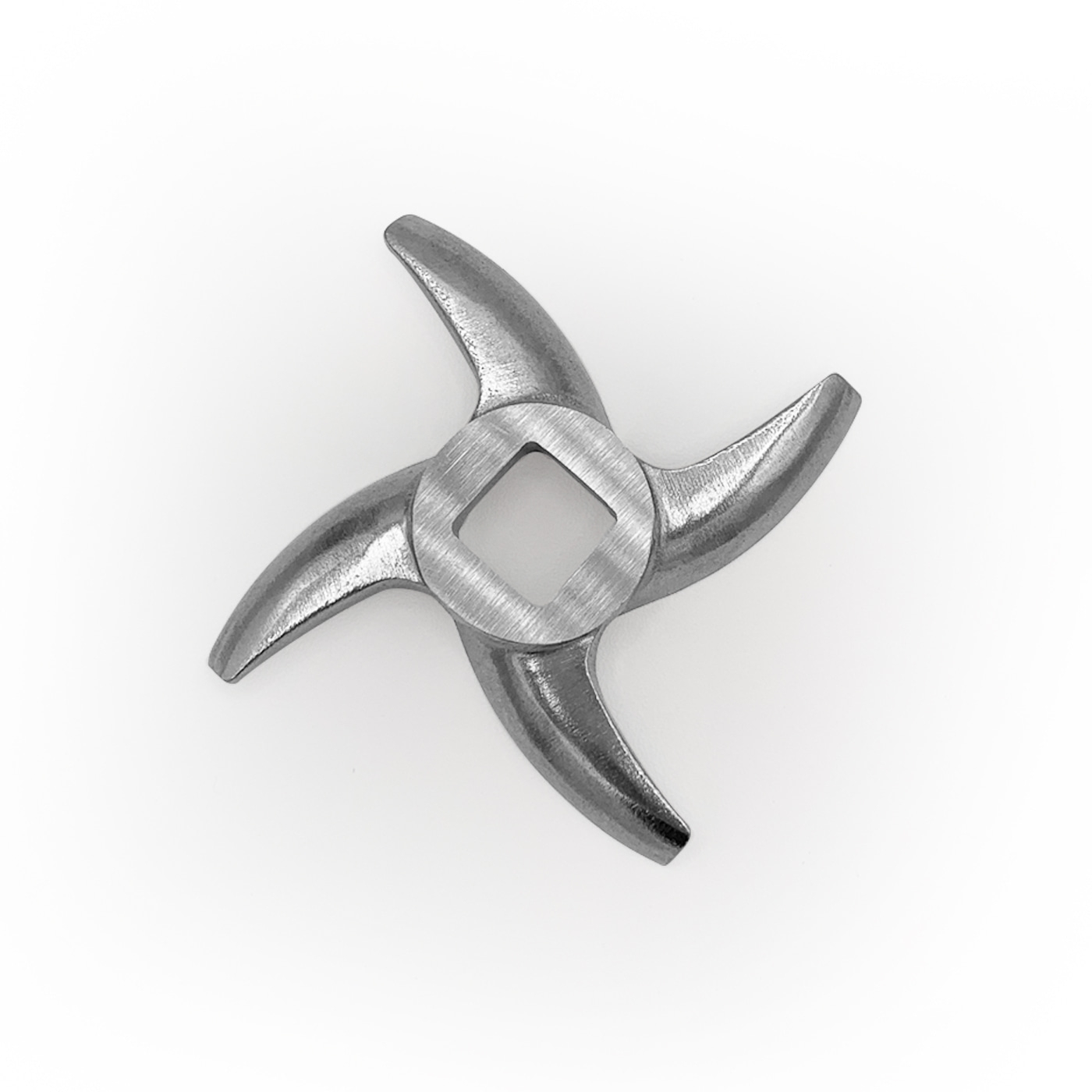 Metallteil mit vier Flügeln und quadratischem Loch in der Mitte, isoliert auf weißem Hintergrund