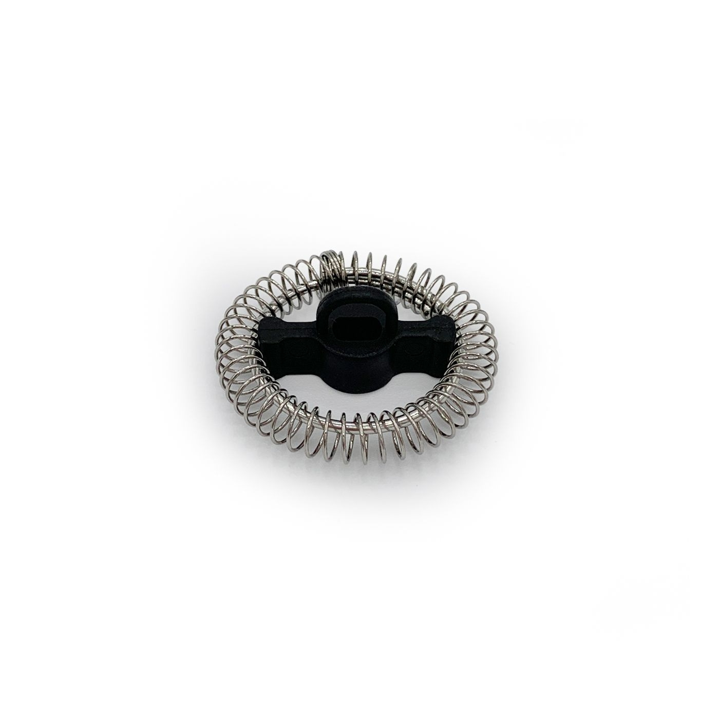 Schwarzer Milchaufschäumer mit Metallspirale auf weißem Hintergrund