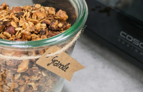 Crunchy Christmas Granola - December 2022 ∣  Homemade Gift Idea