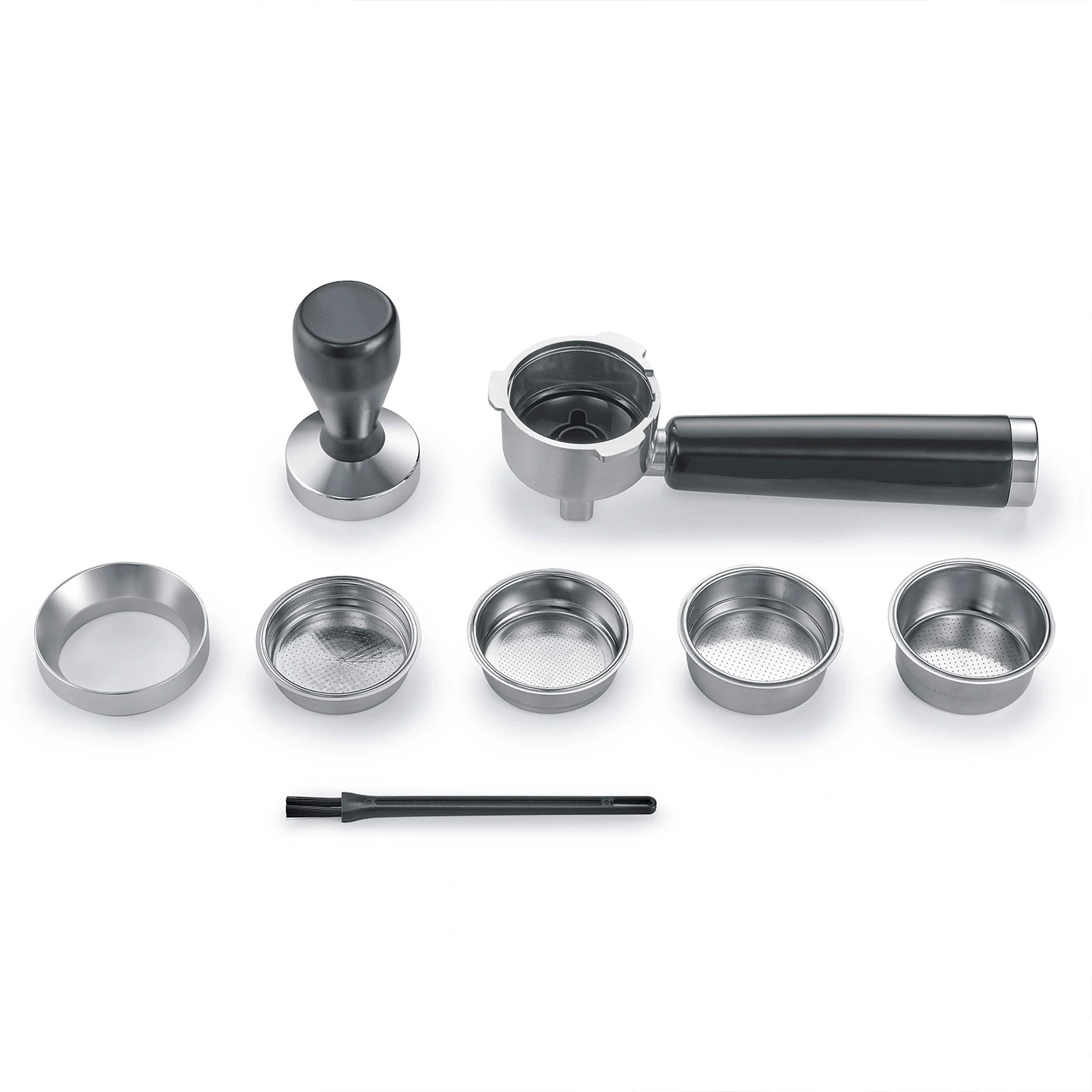 Espressomaschinenzubehör: Siebe, Tamper, Siebträger und Bürste.
