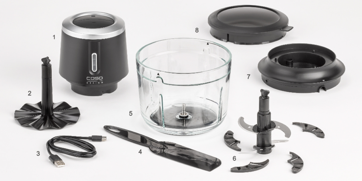 Zerkleinerer mit Zubehör: Motor, Behälter, Deckel, Messer, Spatel, USB-Kabel.