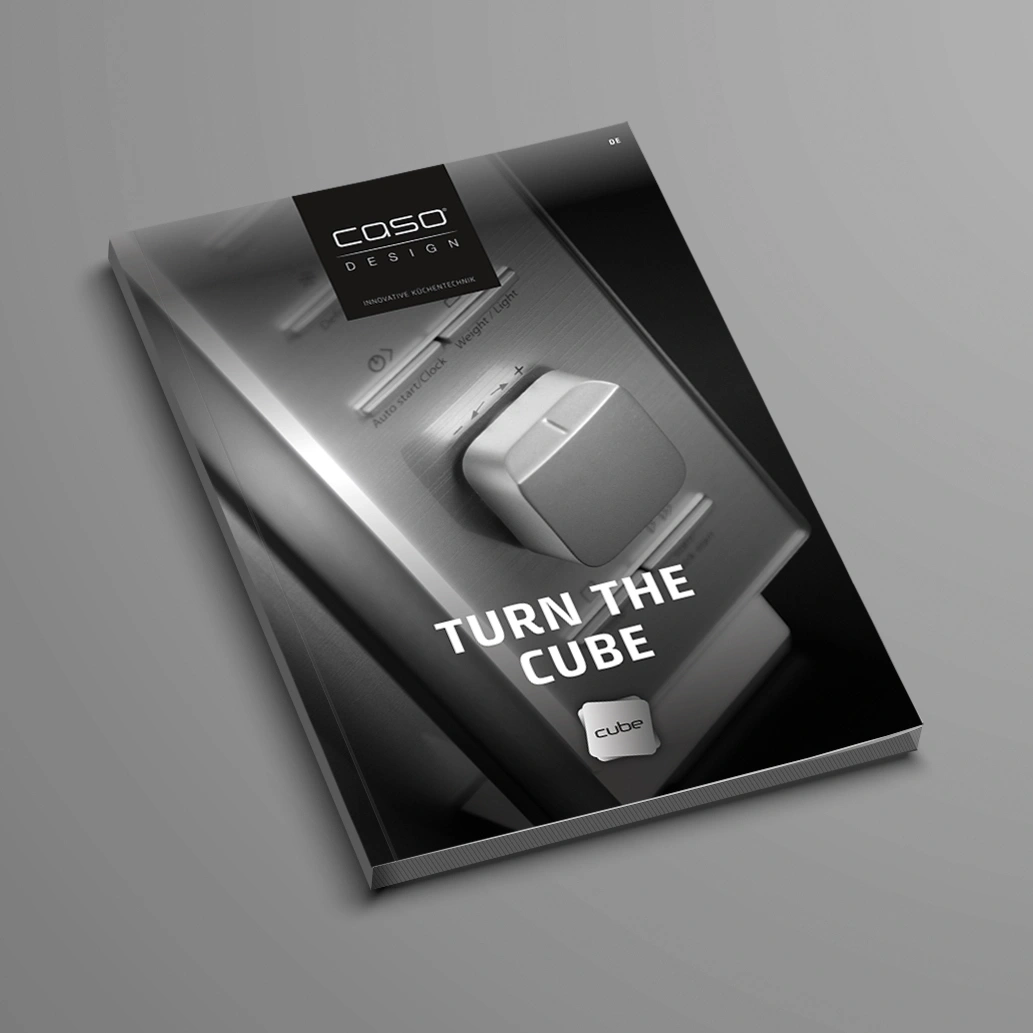Werbebroschüre mit dem Titel 'TURN THE CUBE' und dem Logo von Caso Design.