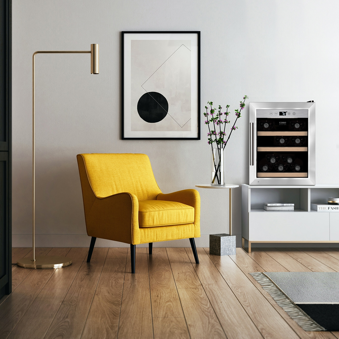 Gelber Sessel, Weinkühler, Lampe, Kunstwerk, Holzboden, modernes Wohnzimmer, minimalistisch
