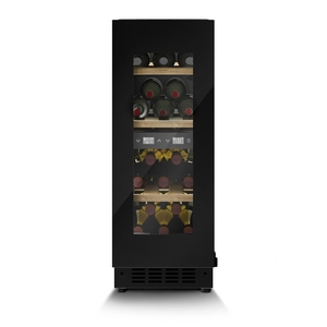 Schwarzer Weinkühlschrank mit Glasfront und Weinflaschen im Inneren.