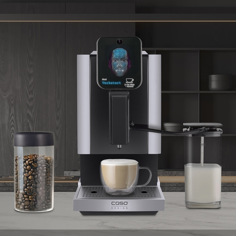 MoodBarista 3000 steht auf einer Küchenfläche mit dunklem Holz Hintergrund. Links liegt ein umgekipptes Glas und rechts eine Krawatte. Überall liegt Konfetti. Die MoodBarista zeigt den Status "Verkatert" an