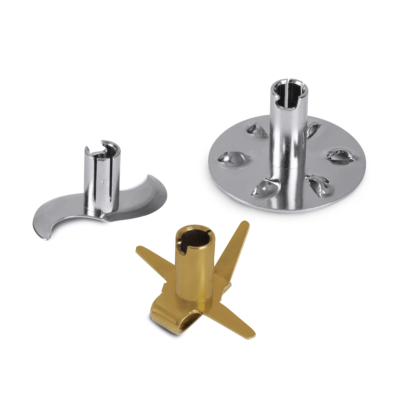 Drei Metallteile für einen Mixer, isoliert auf weißem Hintergrund.