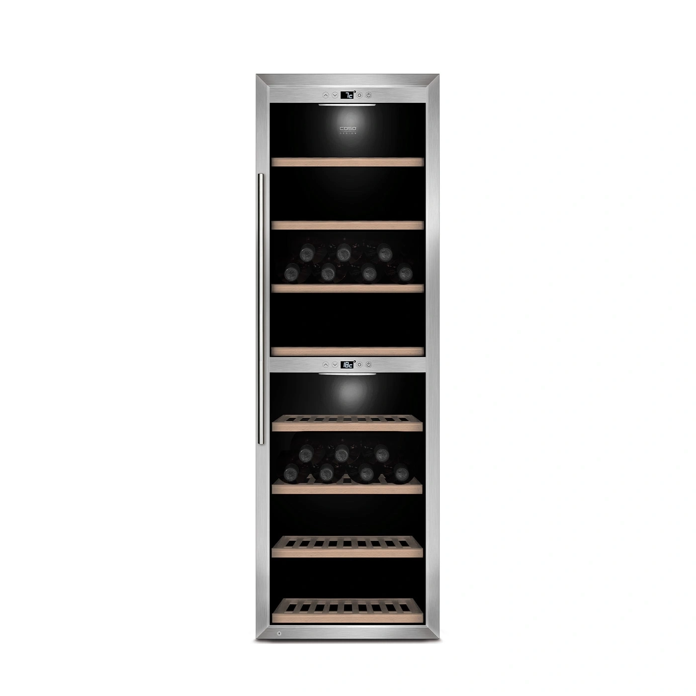 Ein silberner Weinkühlschrank mit Glastür und Holzablagen, gefüllt mit Weinflaschen.