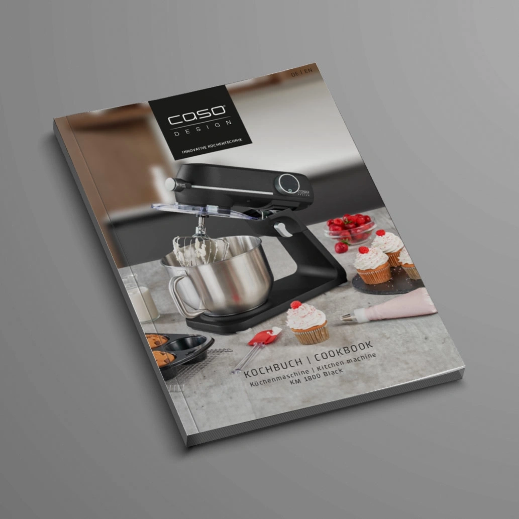 Kochbuch mit Küchenmaschine und Cupcakes