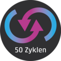 Kreisförmiges Logo mit Pfeilen und der Aufschrift 50 Zyklen auf schwarzem Hintergrund.