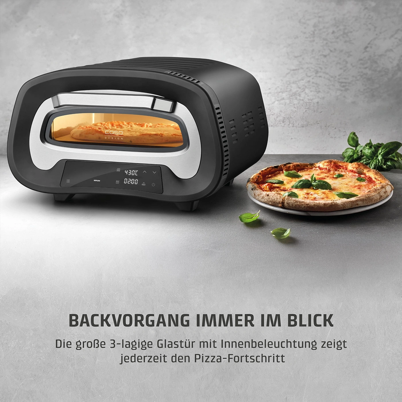 Pizzaofen mit Pizza und Text: Backvorgang immer im Blick.