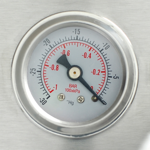 Pressure gauge reads -0.2 bar. Circular shape, silver rim, black needle, red numbers.