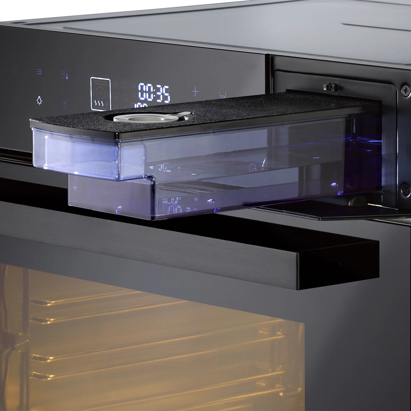 Dampfgarer mit Wassertank, Digitalanzeige und schwarzem Design.