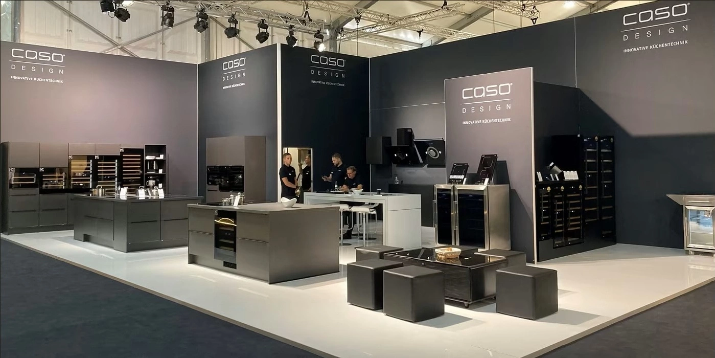 Ausstellung von Küchengeräten mit dem Logo "CASO DESIGN".