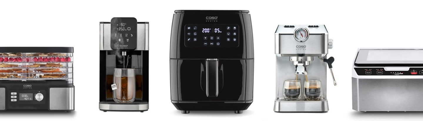 Verschiedene Küchengeräte, darunter ein Dörrautomat, eine Kaffeemaschine und eine Fritteuse.