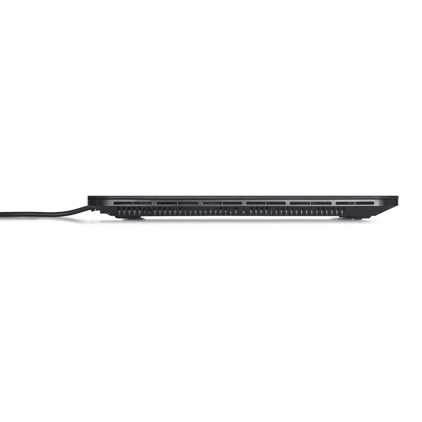 Laptop-Seitenansicht mit Kabel, schwarz, auf weißem Hintergrund, Technologie