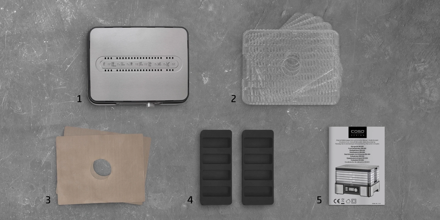 Lebensmitteltrockner mit Zubehör: Tabletts, Papier, Halterungen und Anleitung.