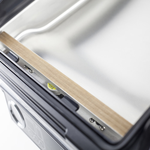 VacuChef 70 Professional chamber vacuum sealer for safe vacuuming and sealing, even with moist and liquid foods.