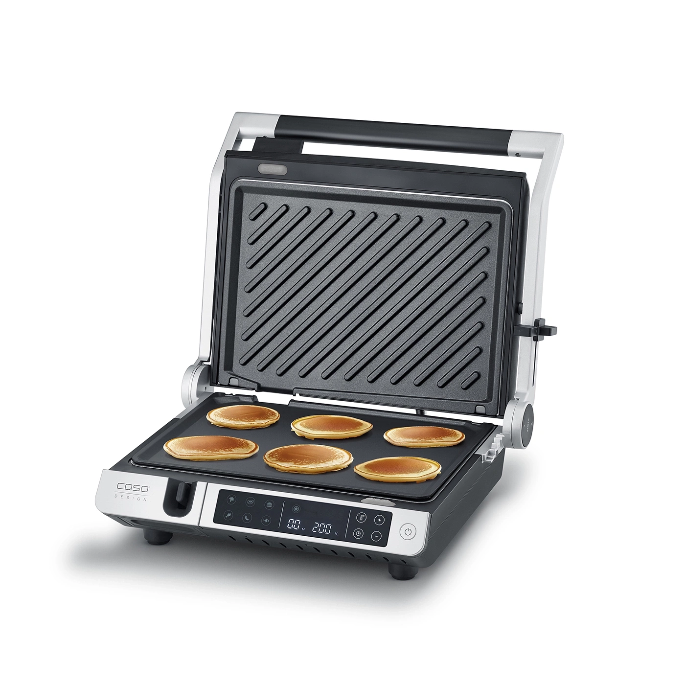 Elektrischer Kontaktgrill mit Pfannkuchen, geöffnet, auf weißem Hintergrund