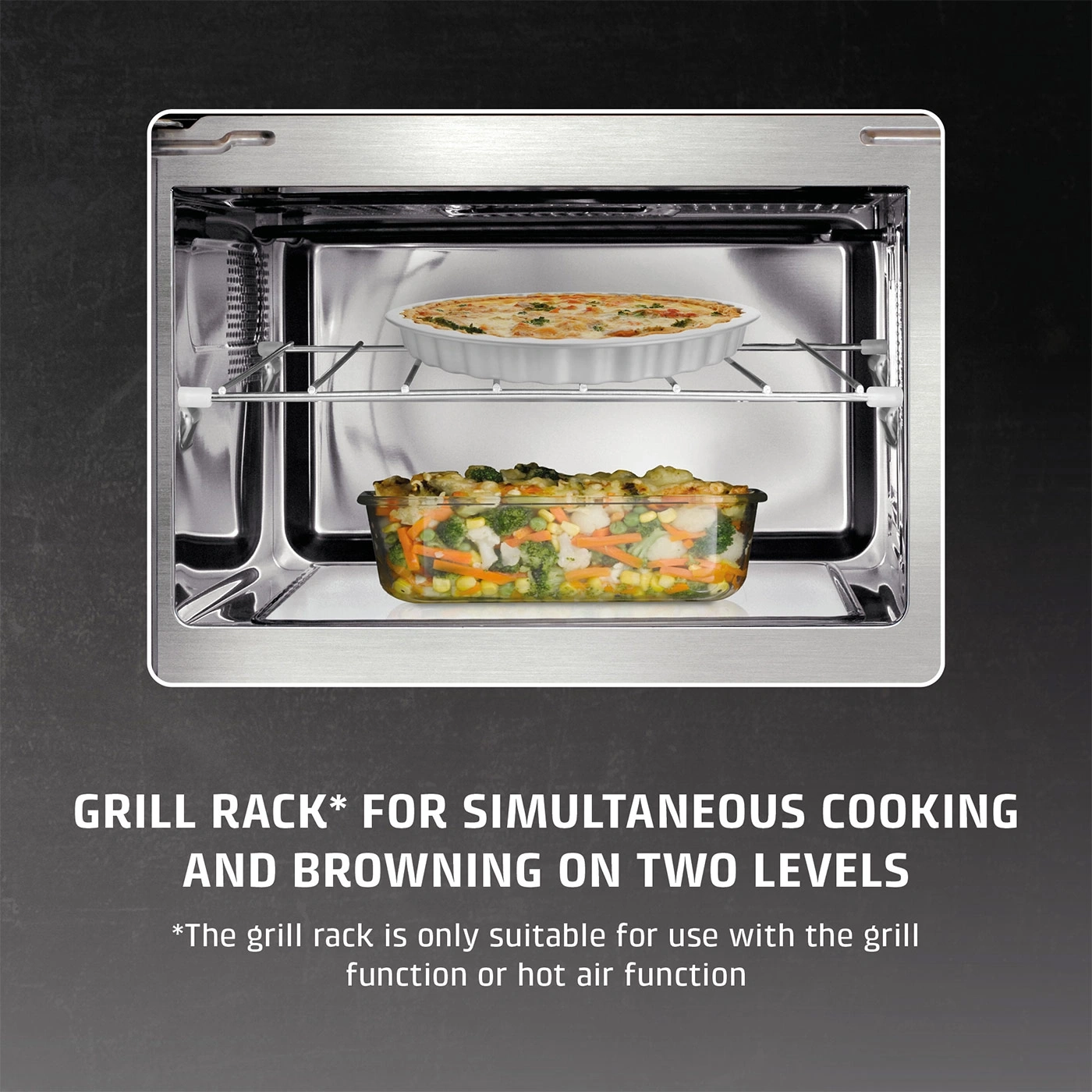 Oven with two levels for simultaneous cooking.