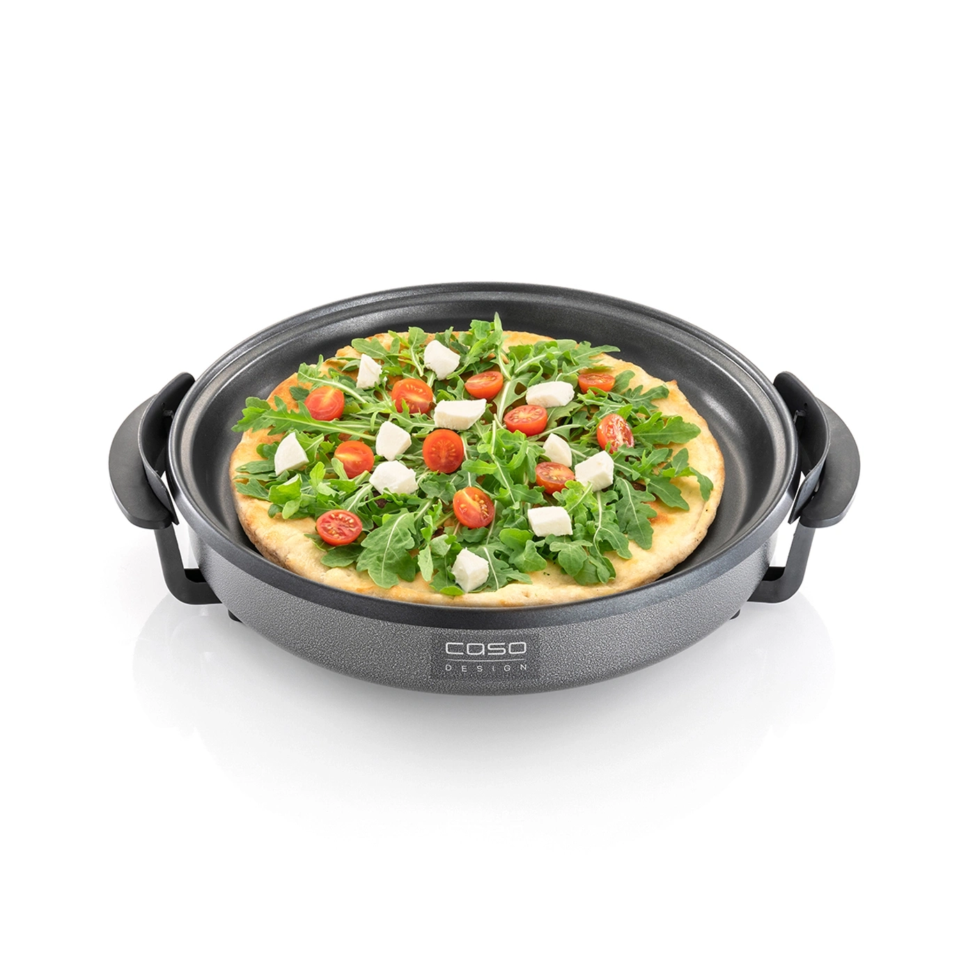 Pizza in einem elektrischen Ofen mit Tomaten, Käse und Rucola