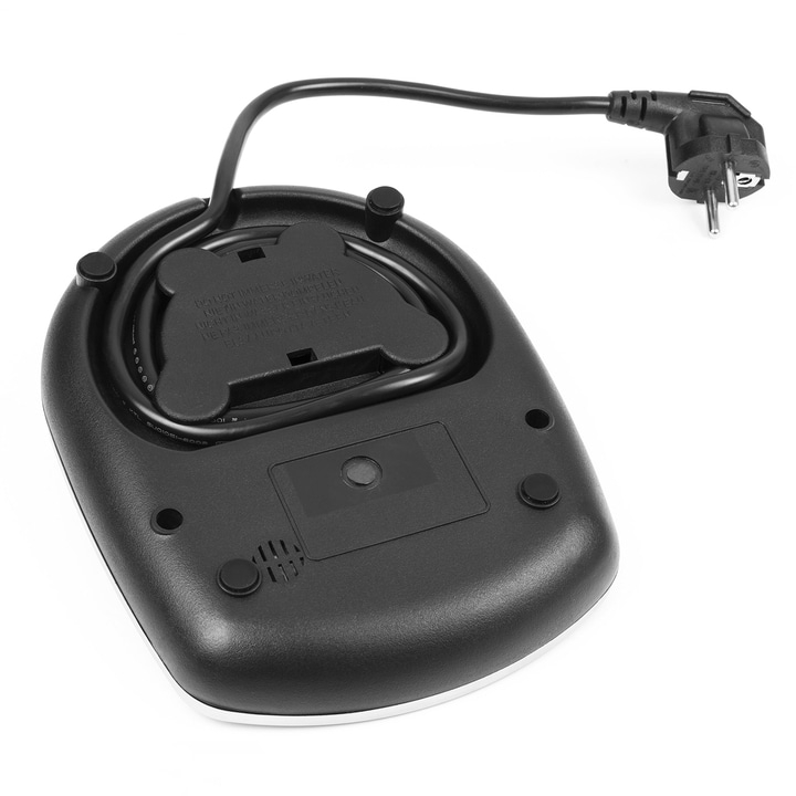 Schwarzer Wasserkocher-Boden mit Kabel und Stecker, Warnhinweis.