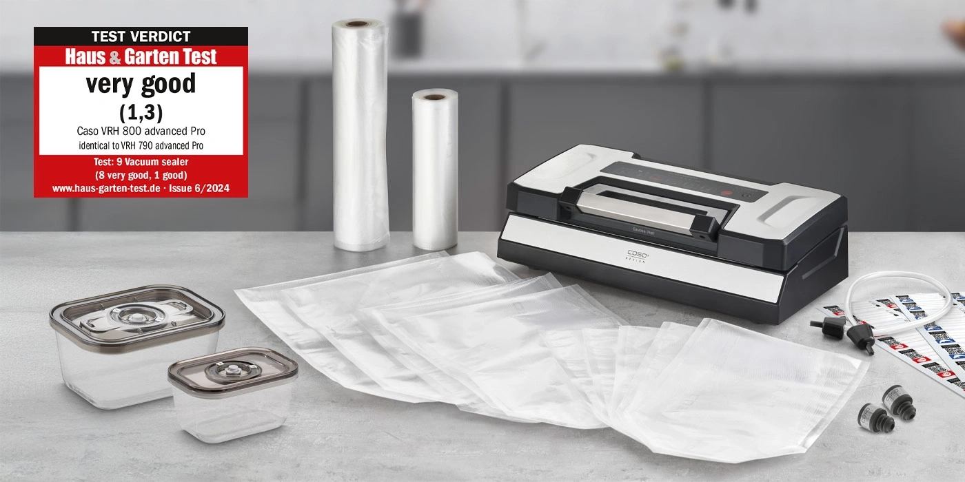 Vacuum sealer with accessories and test verdict on a table