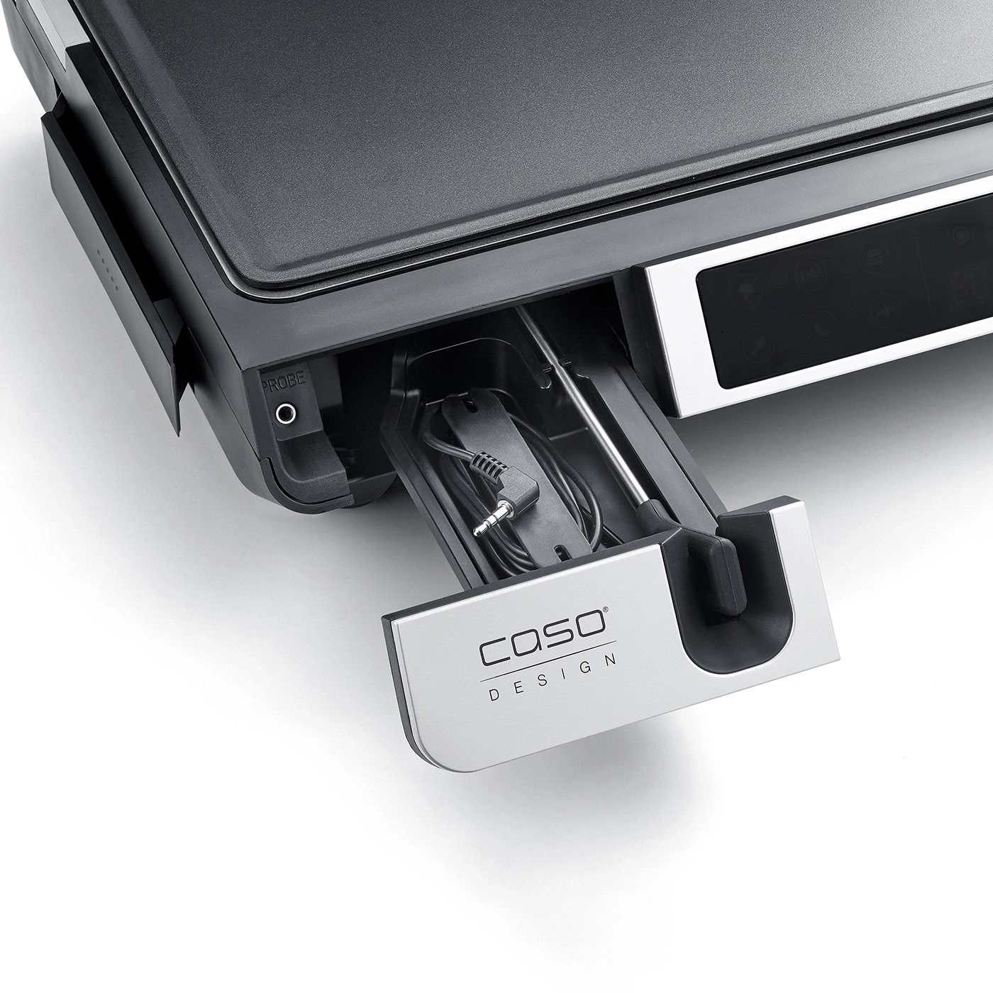 Grill mit ausziehbarem Fach, Kabel und 'CASO DESIGN' Logo.