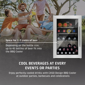 Party with BBQ cooler: Cool drinks at garden parties and barbecues.