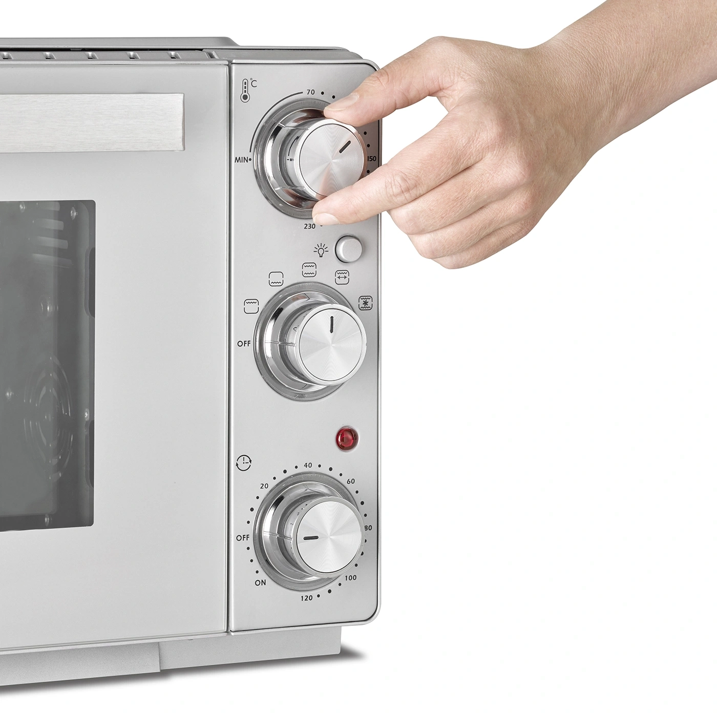 Ofen mit Drehknöpfen, Temperaturregelung und Zeiteinstellung, Hand dreht Temperaturregler.