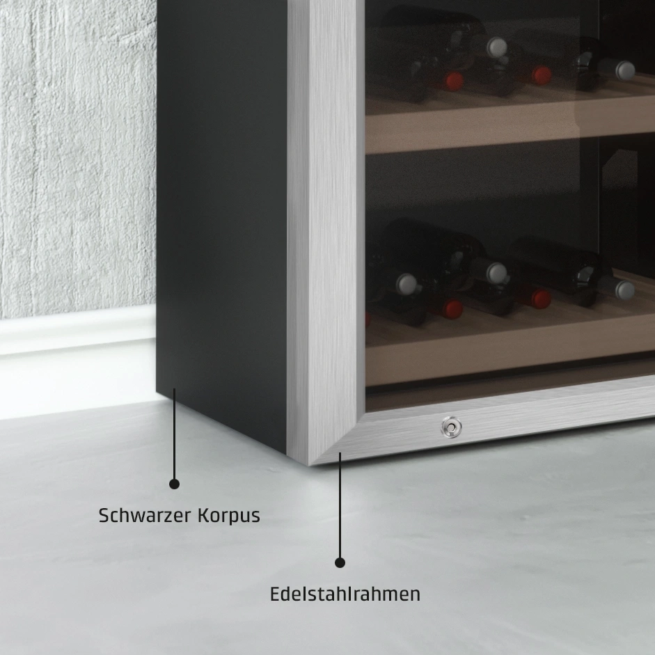 Schwarzer Korpus und Edelstahlrahmen eines Weinkühlschranks mit Weinflaschen