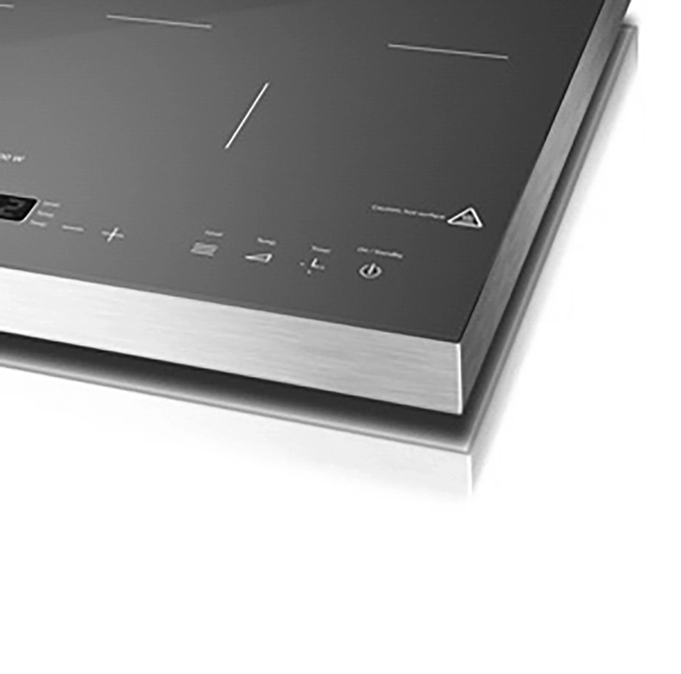 Induktionskochfeld mit Touch-Bedienelementen und silbernem Rahmen, modernes Design.