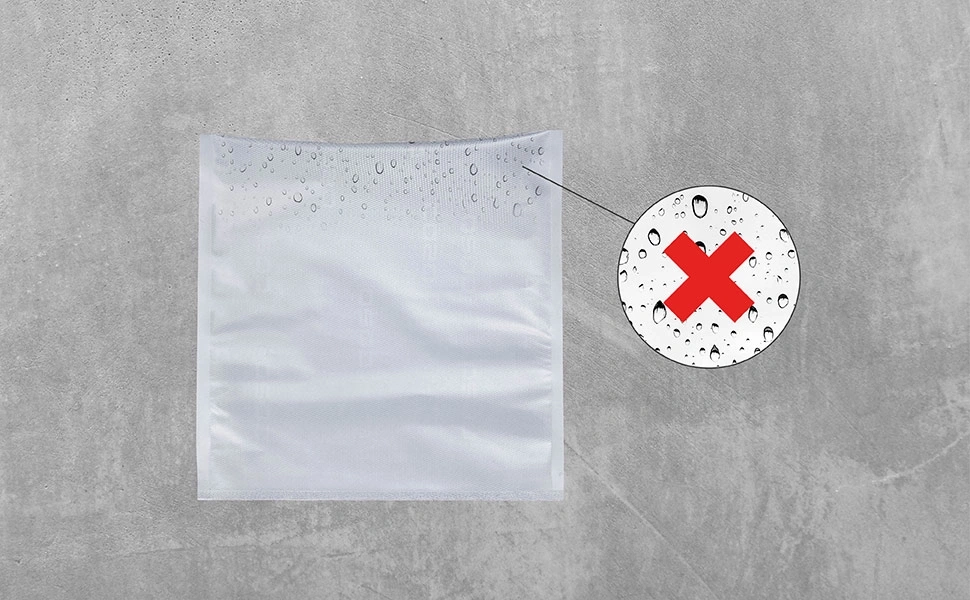 A white bag with water droplets and a red X symbol, not recommended.