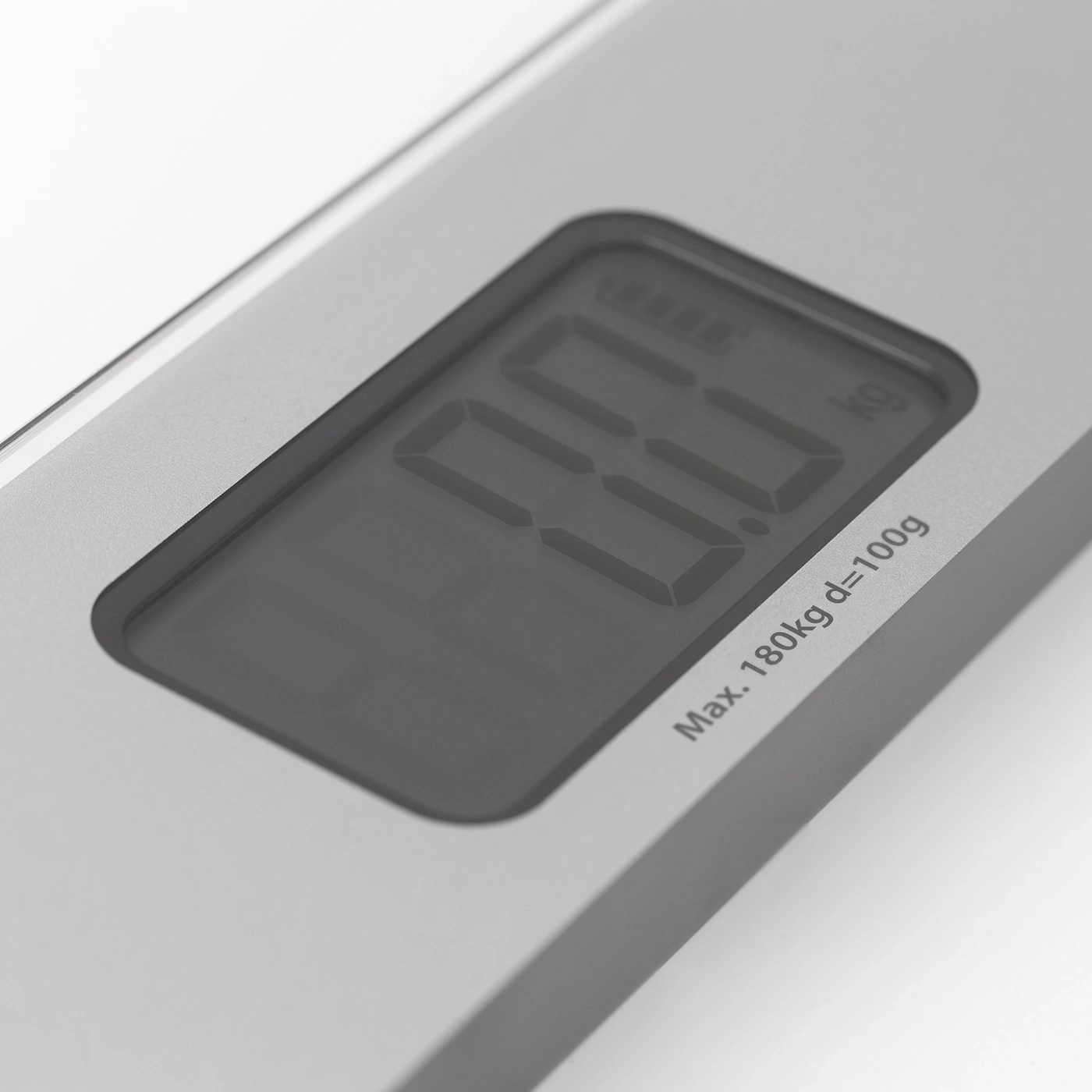 Digitale Waage mit Anzeige von 0.0 kg, maximale Kapazität 180 kg.