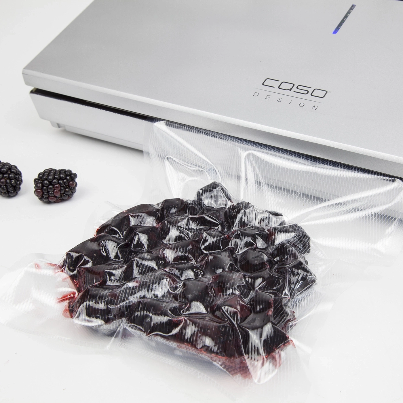 Blackberries in vacuum packaging with Caso Design vacuum sealer