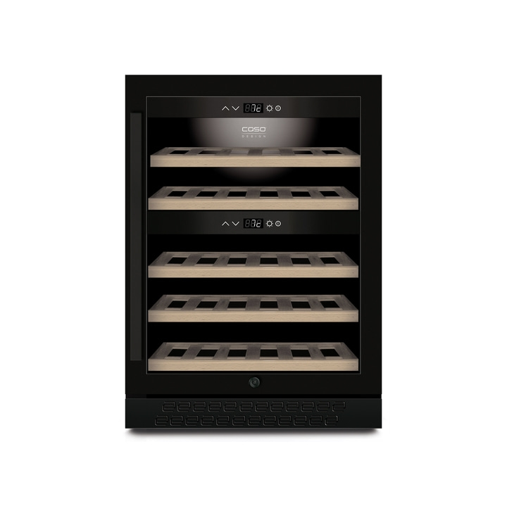 Schwarzer Weinkühlschrank mit Holzregalen und digitaler Anzeige, COSO Design