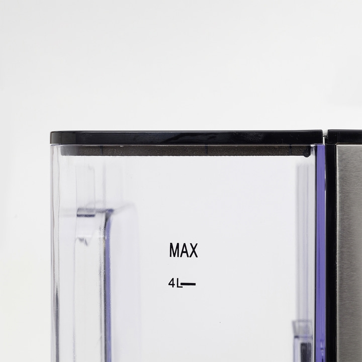 Close-up of a transparent container with the inscription MAX 4L.