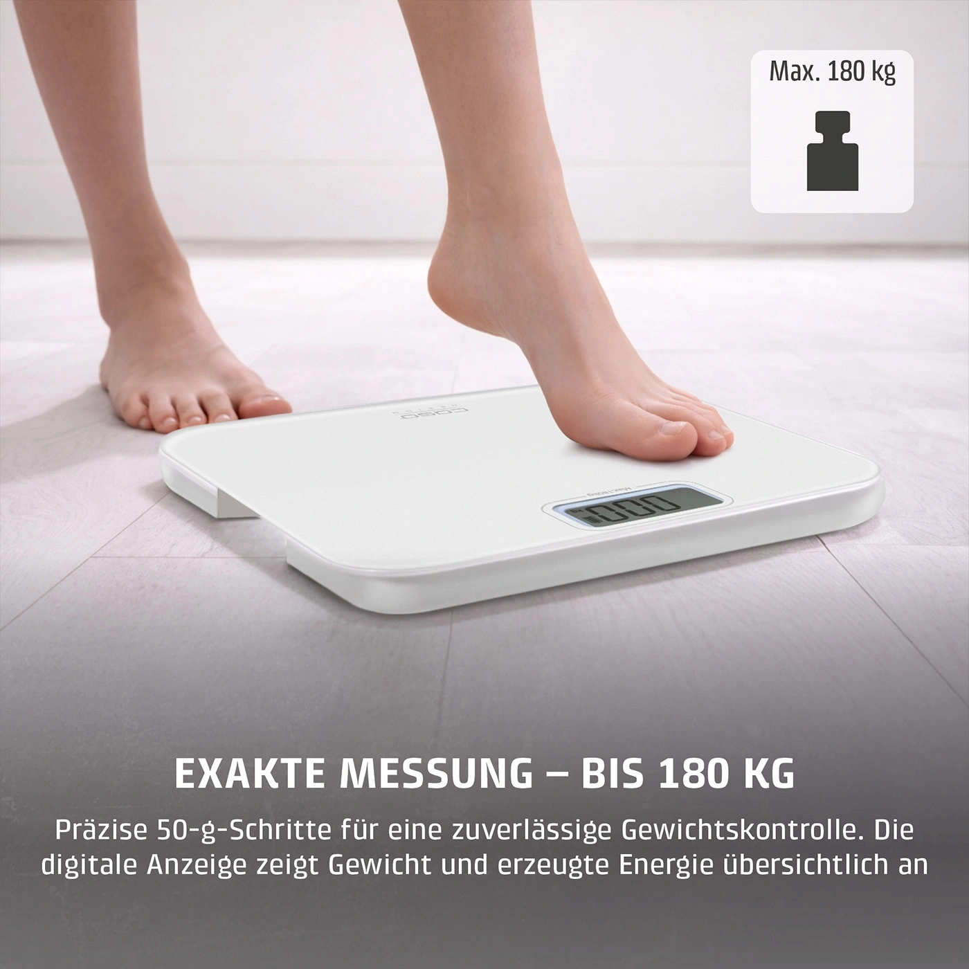 Eine Person wiegt sich auf einer digitalen Personenwaage mit
