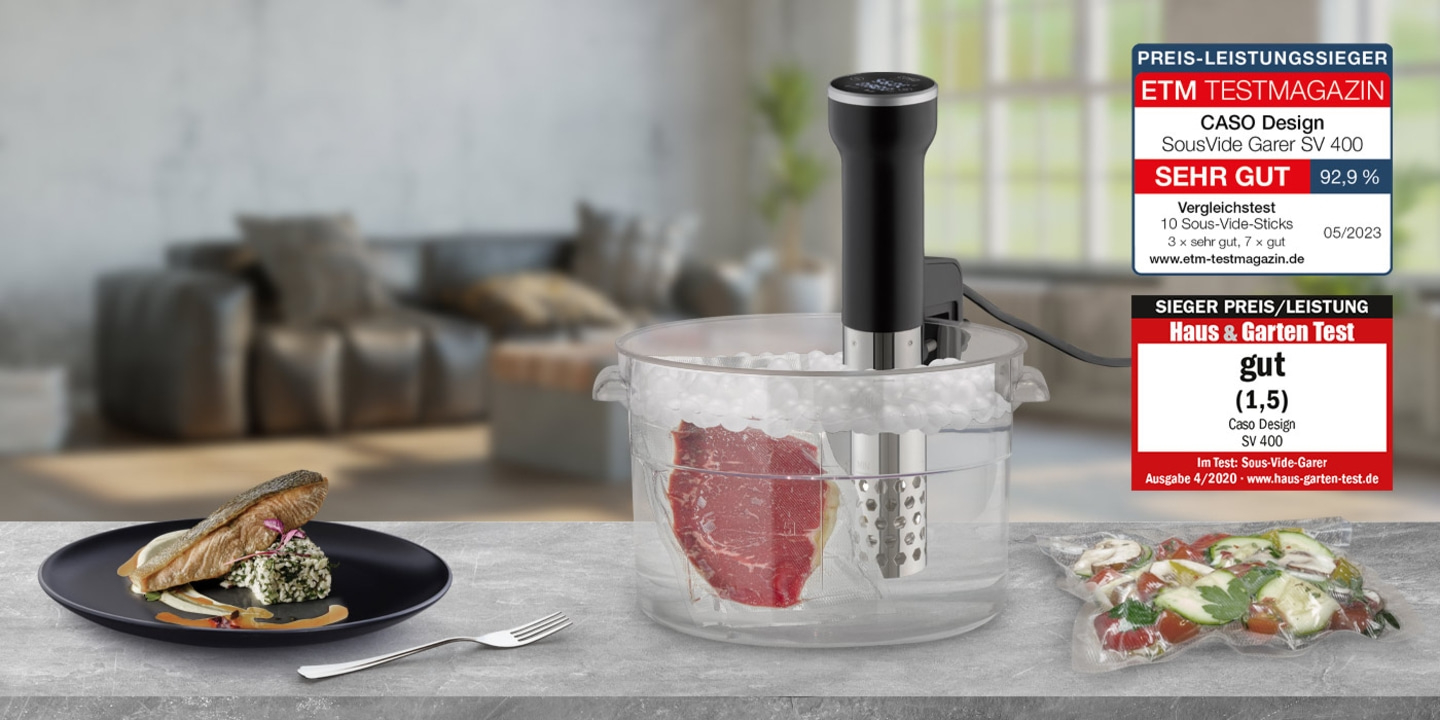 Sous-Vide-Garer mit Auszeichnungen und Essen auf einem Teller