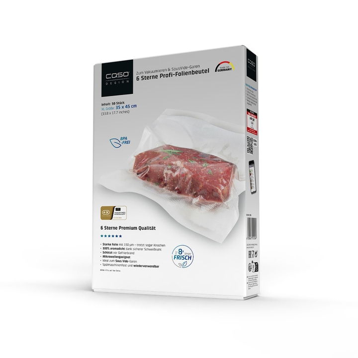 Ein Paket Vakuumierbeutel mit Fleisch darin, auf weißem Hintergrund.