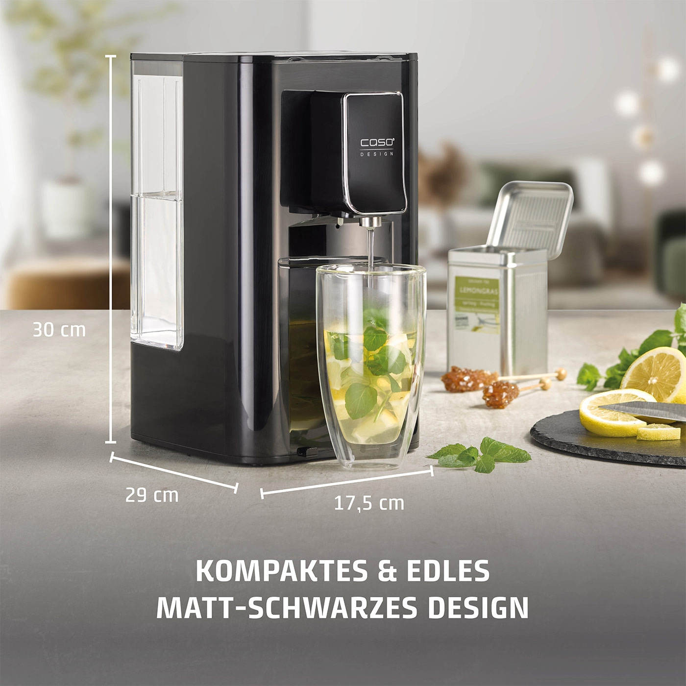 Schwarze Teemaschine mit Glas, Zitrone und Minze. Kompaktes und edles Design.